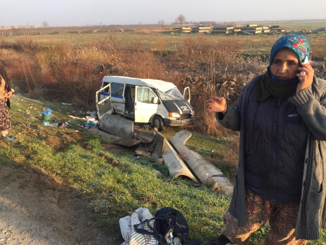 Manisa'da işçi minibüsü ile otomobil çarpıştı