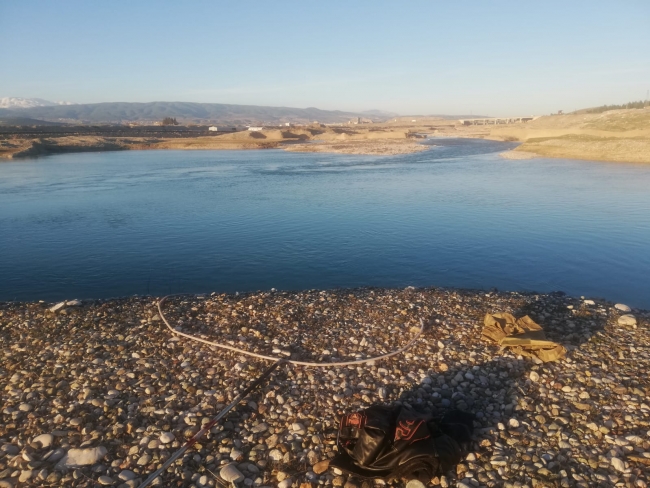 Balık avına giden baba oğul akarsuda kayboldu