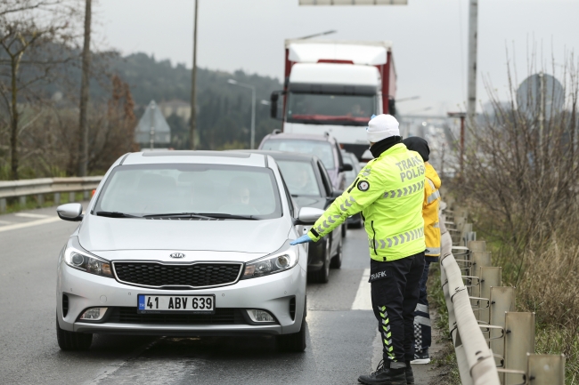 İstanbul'un giriş ve çıkışlarında denetimler sürüyor