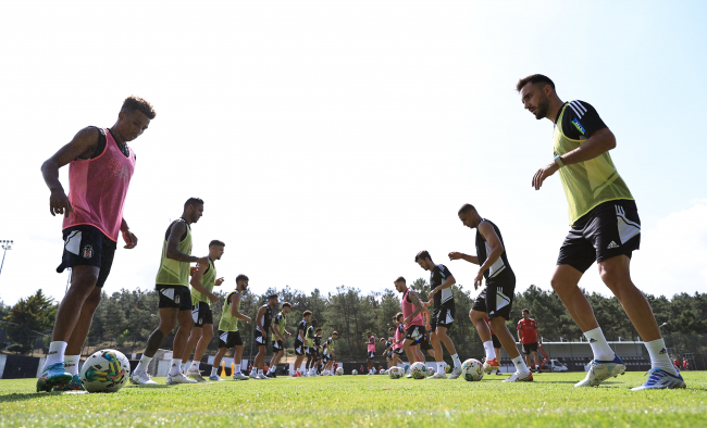 Beşiktaş'ın transferleri Rachid Ghezzal'ı sevindirdi