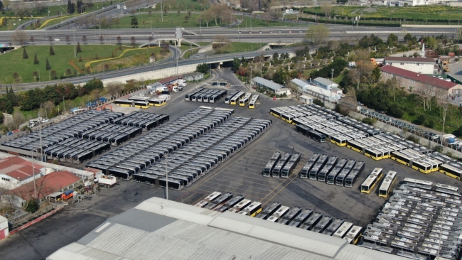 Seferler durunca metrobüsler garajları doldurdu