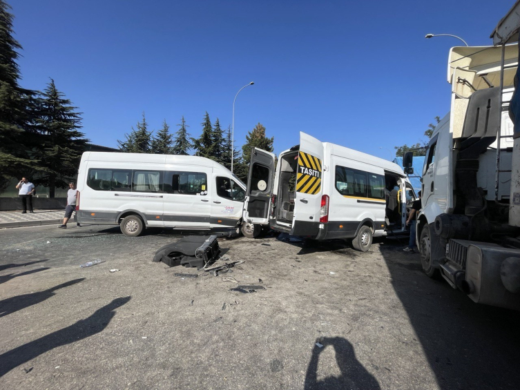 Gaziantep’te işçi servisleri çarpıştı: 21 yaralı