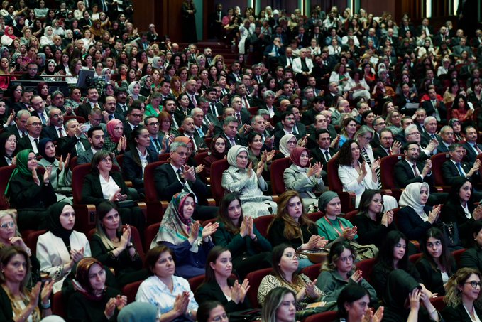 Emine Erdoğan'dan anne adaylarına "normal doğum" çağrısı