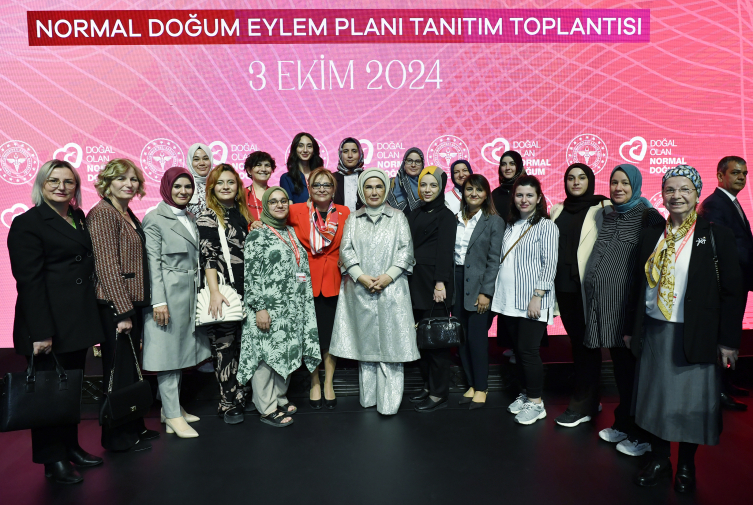 Emine Erdoğan'dan anne adaylarına "normal doğum" çağrısı