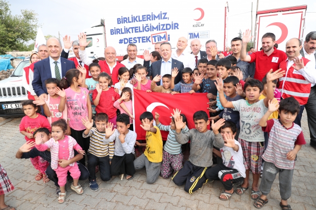 Barış Pınarı Harekatı bölgesine yardım tırları yola çıktı