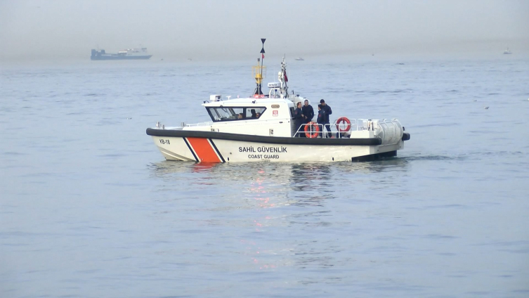 Üsküdar'da denizde yüzerken kaybolan kişi aranıyor