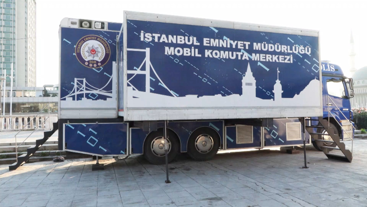 İstanbul'da yılbaşı tedbirleri mobil merkezden anlık takip ediliyor