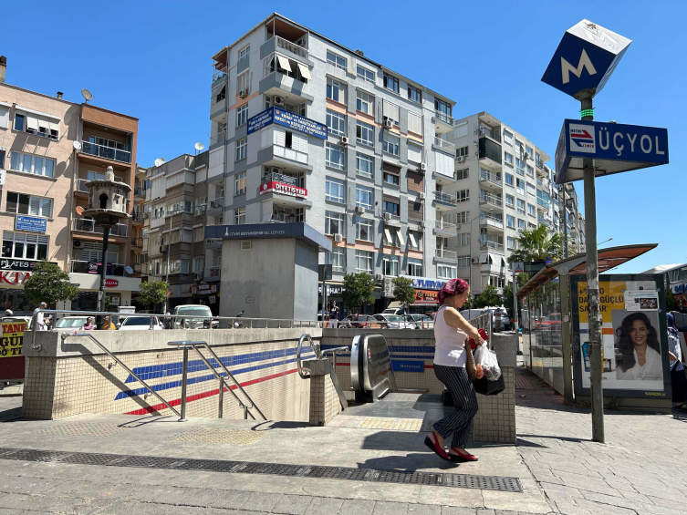 İzmir Metrosu'nda yürüyen merdiven ters yönde hareket etti: 11 yaralı