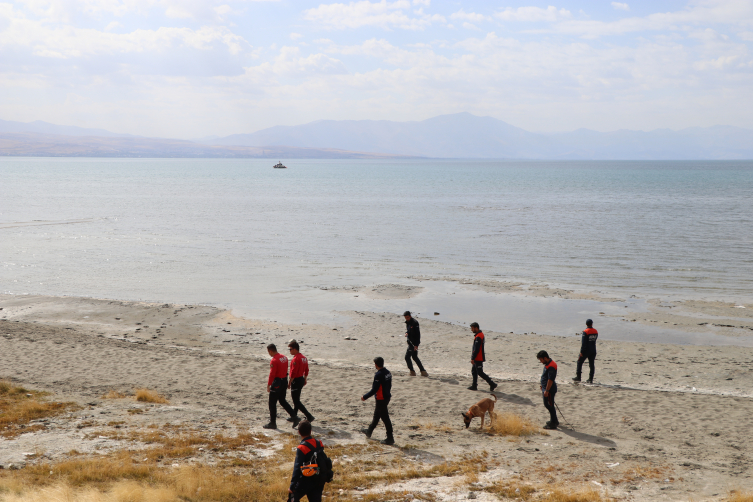 Van'da kaybolan genç kızı arama çalışmaları sürüyor