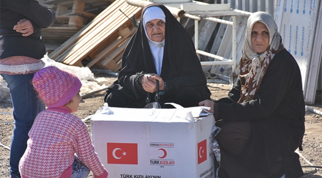 Kızılay'dan Kerkük'teki sığınmacılara yardım