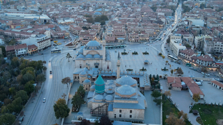 Bakan Kurum: Konya Mevlana Meydanı'nı özüne kavuşturduk