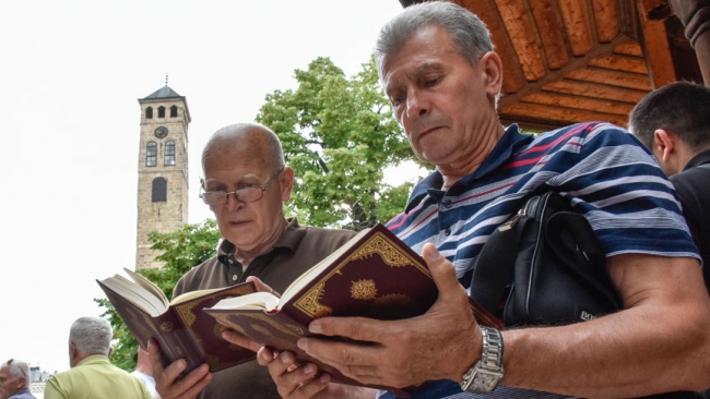 Saraybosna'da binlerce Boşnak Müslümana Kur'an hediye edildi