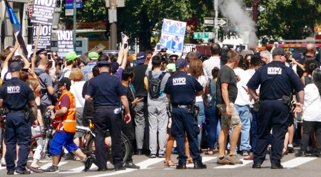 Trump'ın DACA kararına karşı protestolarda onlarca kişi gözaltına alındı