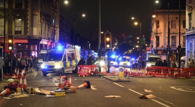 Londra'da siyahi gencin ölümü halkı sokağa döktü