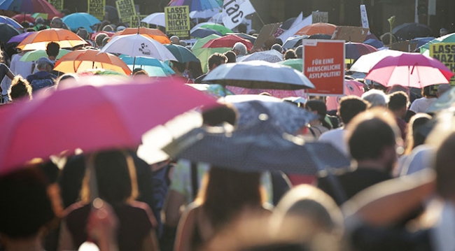 Avusturya hükümetinin mülteci politikalarına protesto