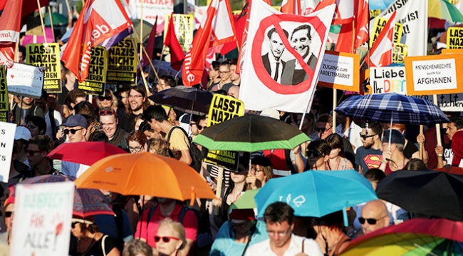 Avusturya hükümetinin mülteci politikalarına protesto