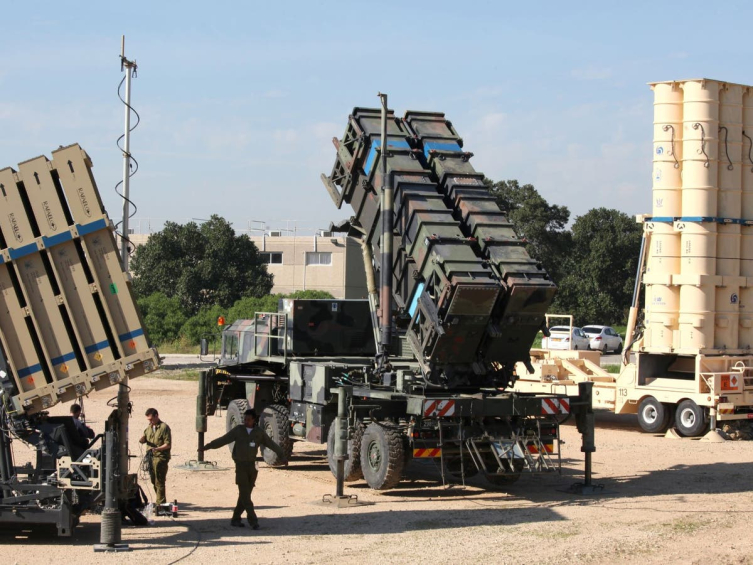 İsrail'in hava savunma sistemleri katmanlı bir ağ sağlamak üzere tasarlandı.