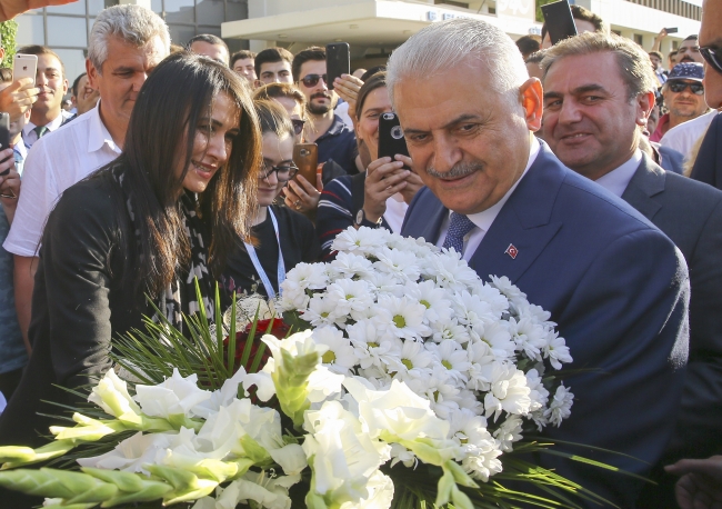 Başbakan Yıldırım TRT'yi ziyaret etti