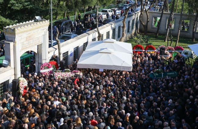 İran'da düşen uçakta hayatını kaybedenlere veda