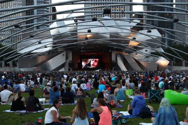 Chicago manzarasında sinema keyfi