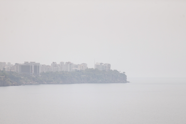 Antalya'nın üstüne nem bulutu çöktü