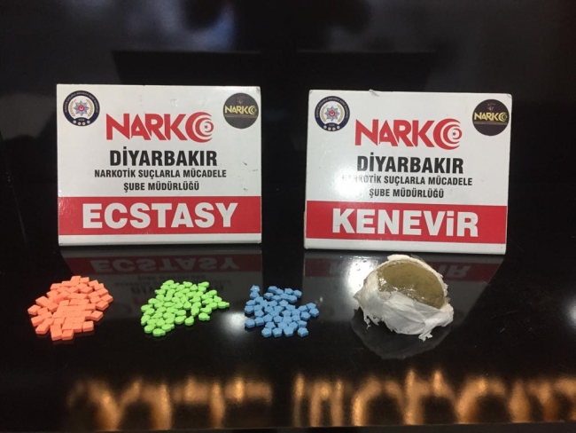 Diyarbakır'da zehir tacirlerine büyük darbe