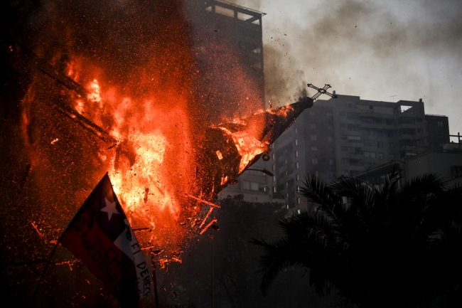 Şili'de  protestocular yeniden sokakta