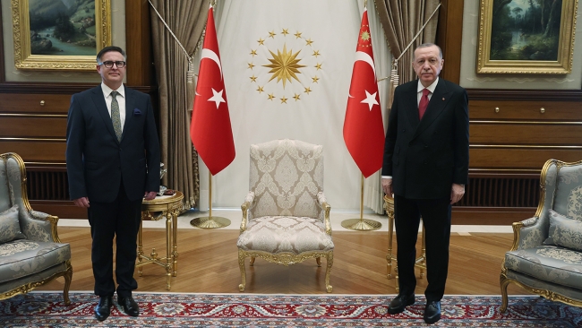 Büyükelçilerden Cumhurbaşkanı Erdoğan'a güven mektubu