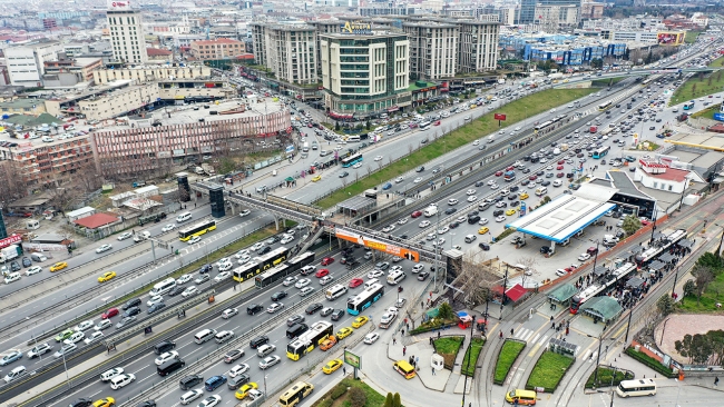 İstiklal Caddesi'nde korkutan kalabalık