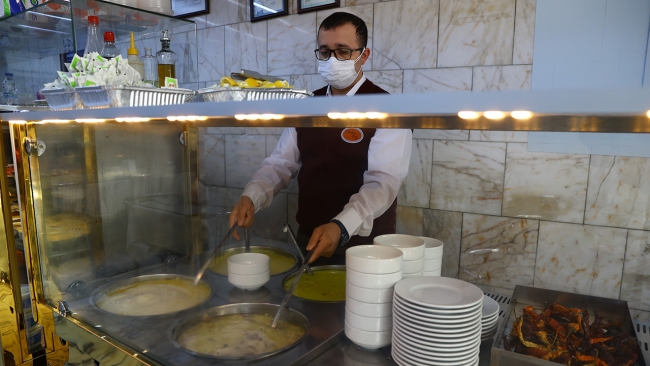 Çok yüksek riskli illerde lokantalar yeni tedbirlerle kapılarını açtı