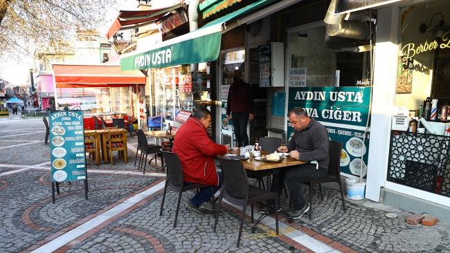 Çok yüksek riskli illerde lokantalar yeni tedbirlerle kapılarını açtı