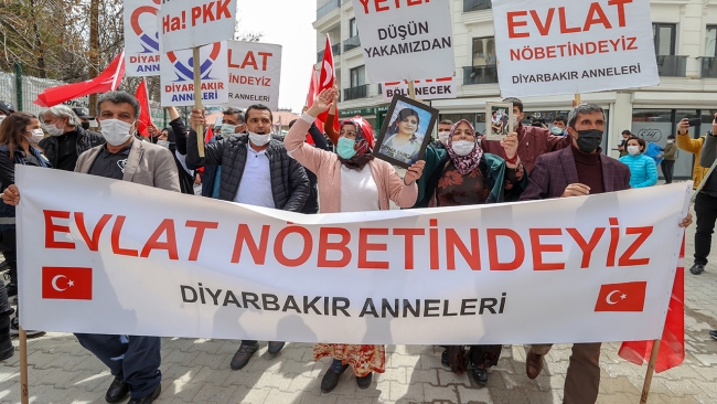 Vanlı aileler: Halkın çocuklarını çalan partinin önündeyiz