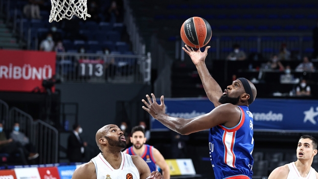 Anadolu Efes Dörtlü Final'de