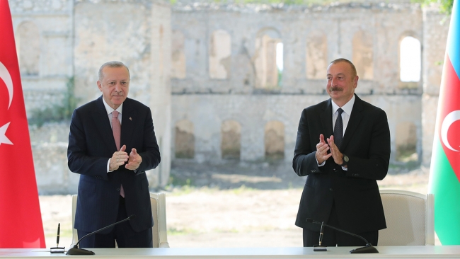 İlham Aliyev: Beyanname iş birliğimizin istikametini gösteriyor