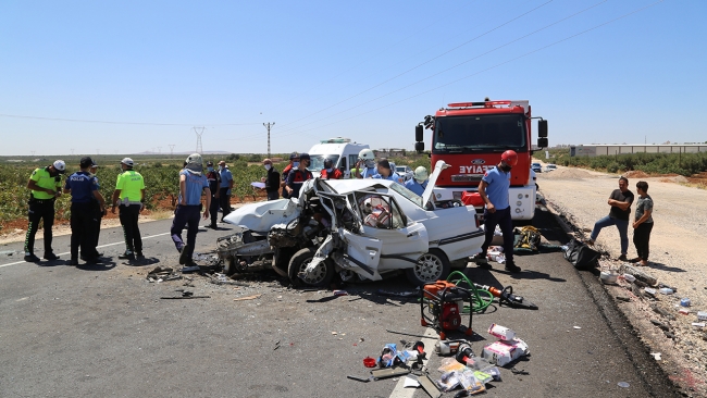 Gaziantep'te iki otomobil kafa kafaya çarpıştı: 1 ölü, 2 yaralı