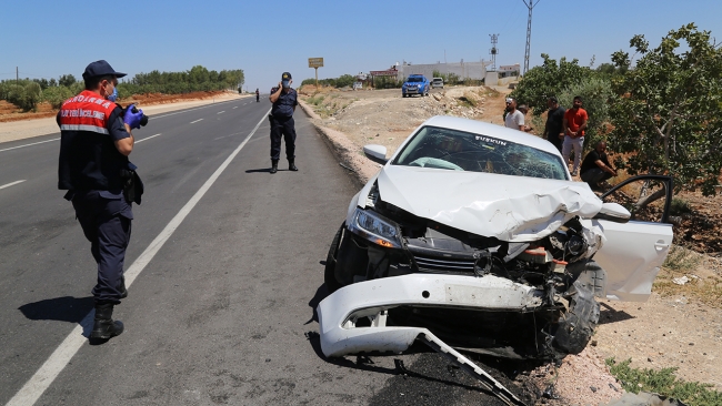 Gaziantep'te iki otomobil kafa kafaya çarpıştı: 1 ölü, 2 yaralı