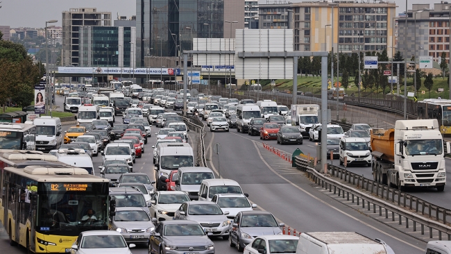 İstanbul'da okulların ilk günü trafik yoğunluğu