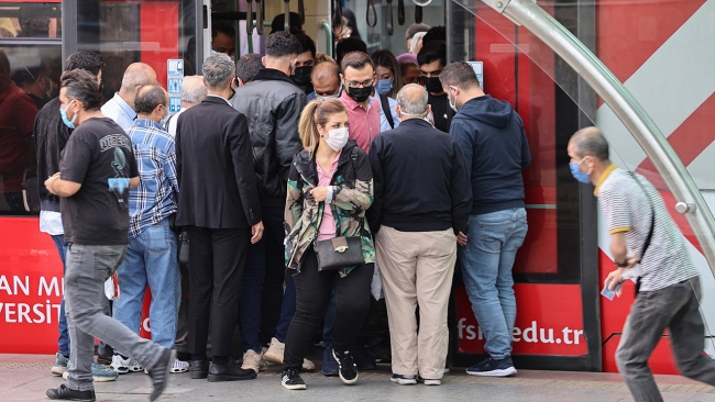 İstanbul'da okulların ilk günü trafik yoğunluğu