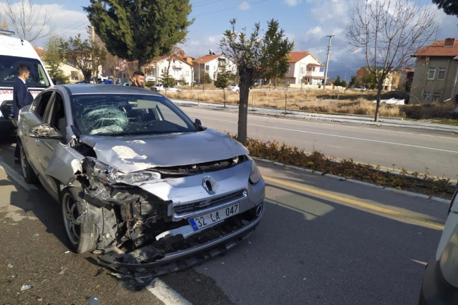 Isparta'da düğün konvoyunda kaza: 6 yaralı