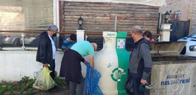 Edremit'te gönüllüler çevre temizliği yaptı