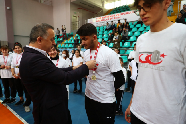 Bağcılar'da Geleneksel Türk Okçuluğu yarışması yapıldı