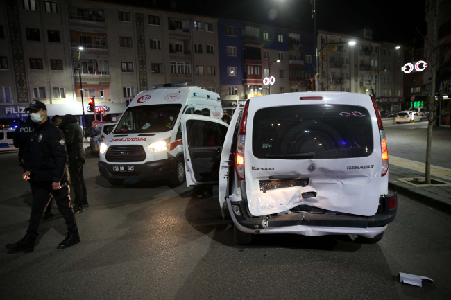 Polisten kaçan şüpheli kazaya neden oldu: 2'si polis 4 yaralı