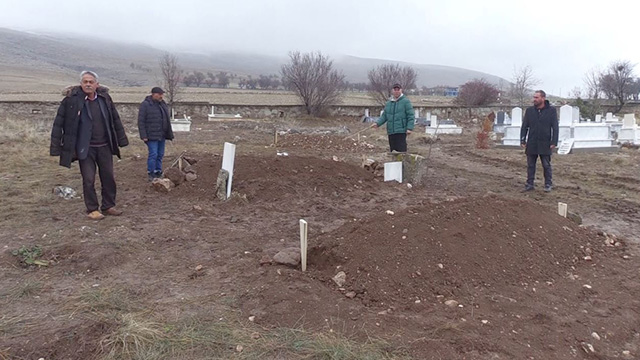 Kimsesiz cenazeyi acı günlerinde sahipsiz bırakmadılar