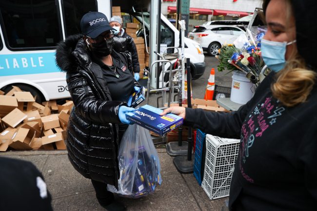 New York'ta ücretsiz koronavirüs test kiti dağıtıldı