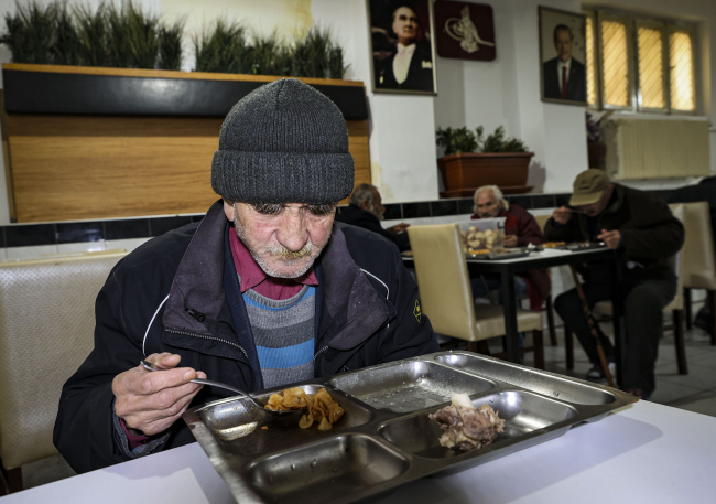 Sokakta yaşayan kimsesizlere devlet sahip çıktı