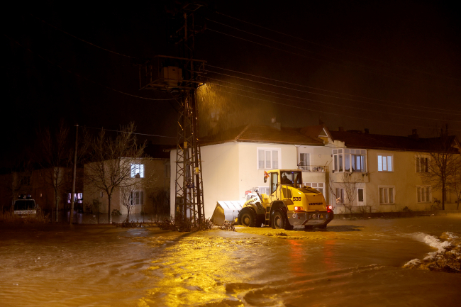 Edirne'de sağanak: Dereler taştı, mahsur kalanlar kurtarıldı