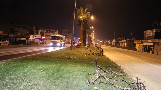 Denizli'de minibüs ağaca çarptı: 2 ölü, 2 yaralı