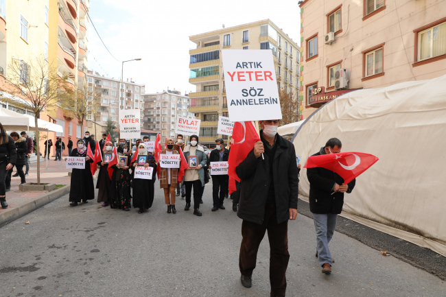 Evlat nöbetine bir aile daha katıldı