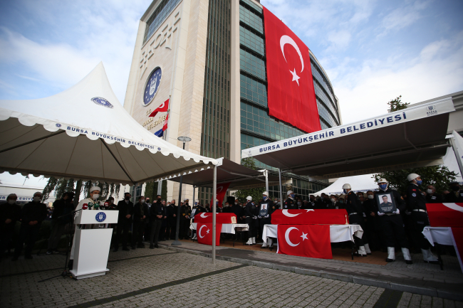 Şehit itfaiyeciler için tören düzenlendi