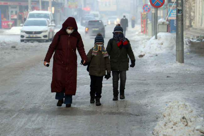 Doğu buz kesti: Termometreler eksi 32 dereceyi gördü